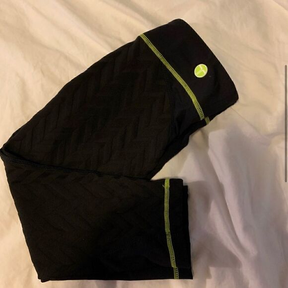 Trina Turk Jet Set Jacquard Workout Capris Sz XS - Picture 3 of 7